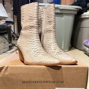 Matisse Textured Ivory Heeled Boots
